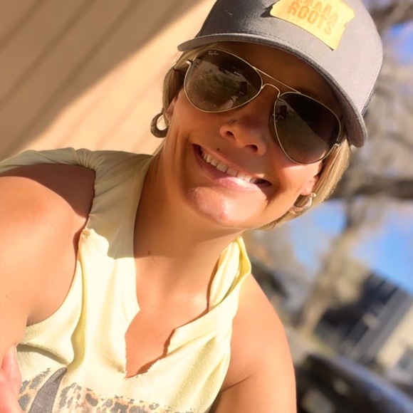 Meet your Posher, Nola - Picture 5 of 6